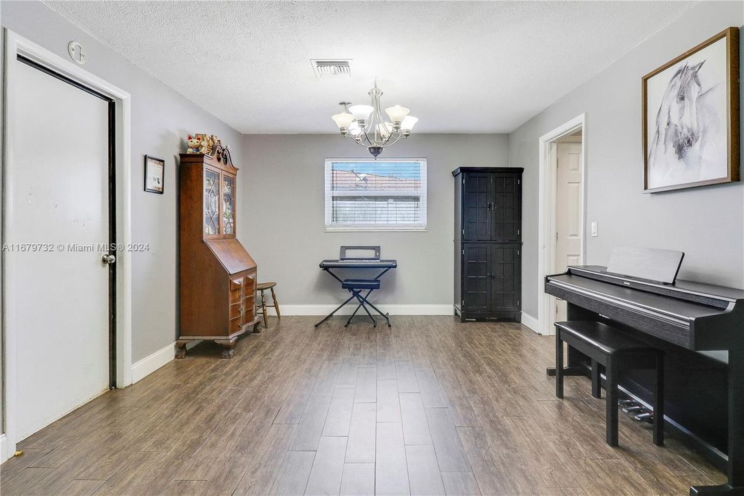 Garage Entry/Living Room