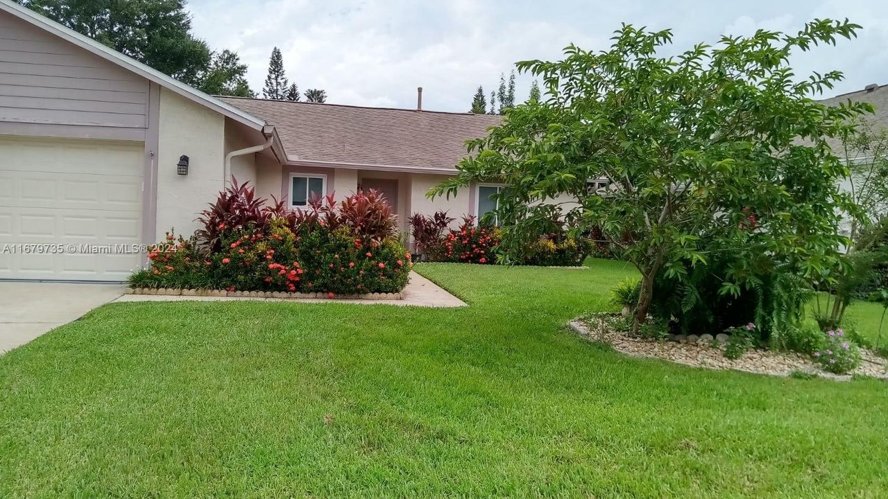 For Sale: $425,000 (3 beds, 2 baths, 1612 Square Feet)