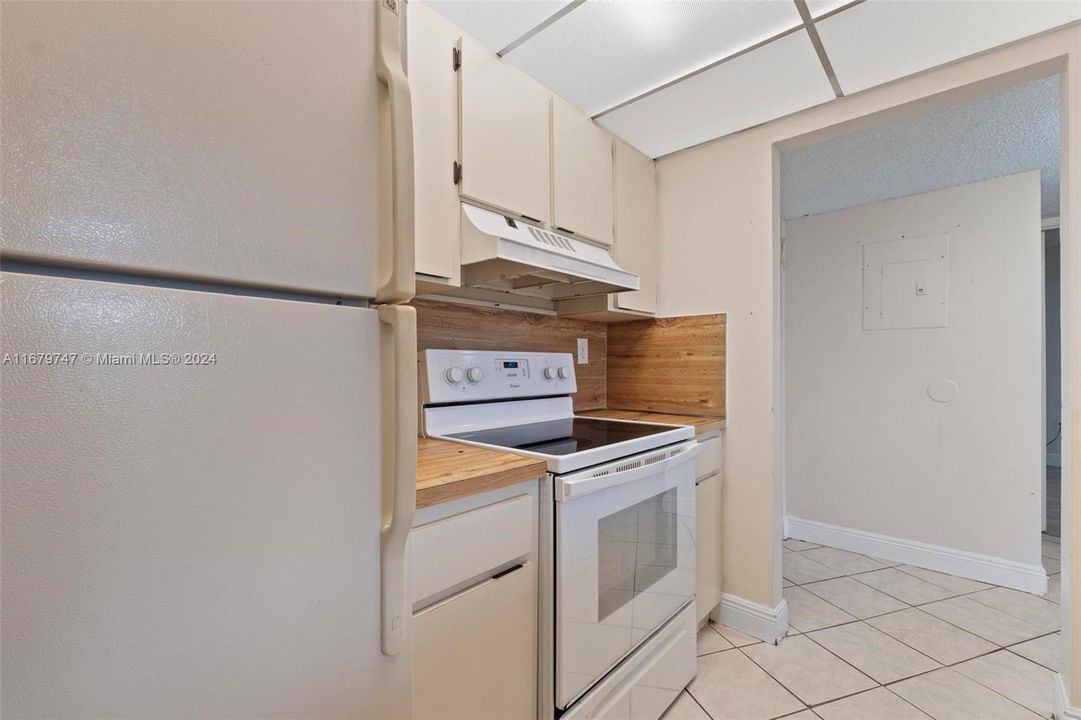 For Sale: $249,500 (2 beds, 2 baths, 939 Square Feet)