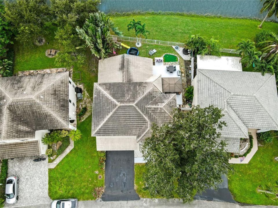 For Sale: $699,000 (3 beds, 2 baths, 1938 Square Feet)