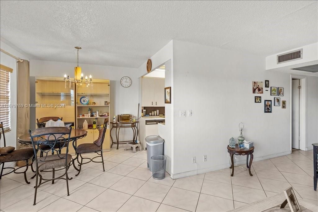 For Sale: $149,000 (2 beds, 2 baths, 860 Square Feet)