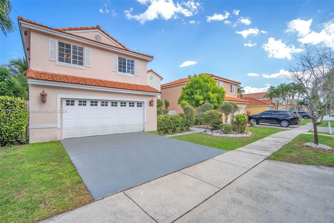 For Sale: $690,000 (3 beds, 2 baths, 2216 Square Feet)