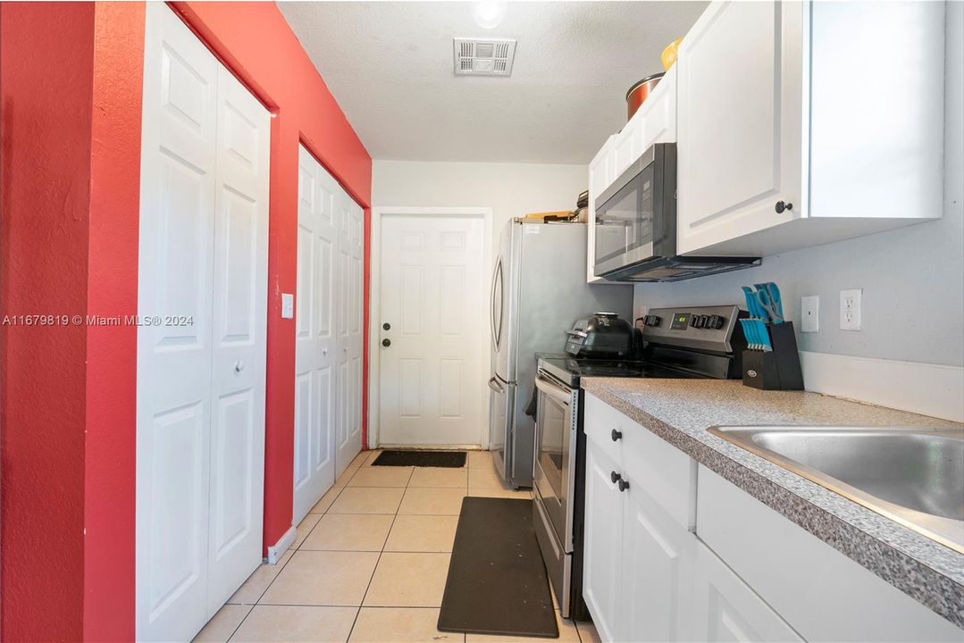 For Sale: $380,000 (3 beds, 2 baths, 1116 Square Feet)