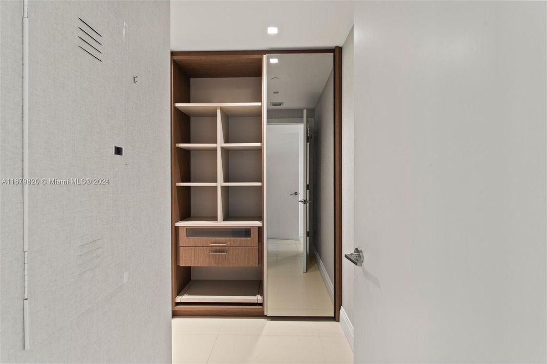 Walk-in Closet