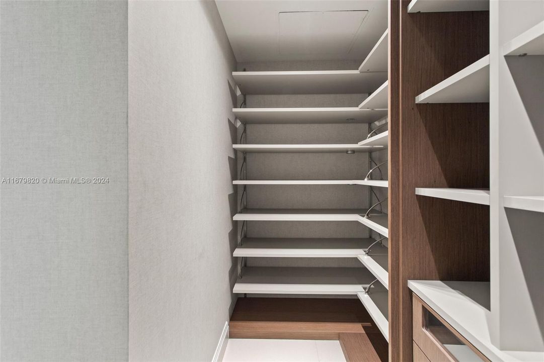 Walk-in Closet