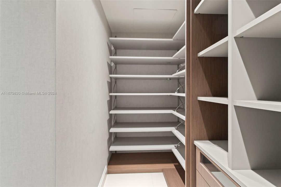 Walk-in Closet