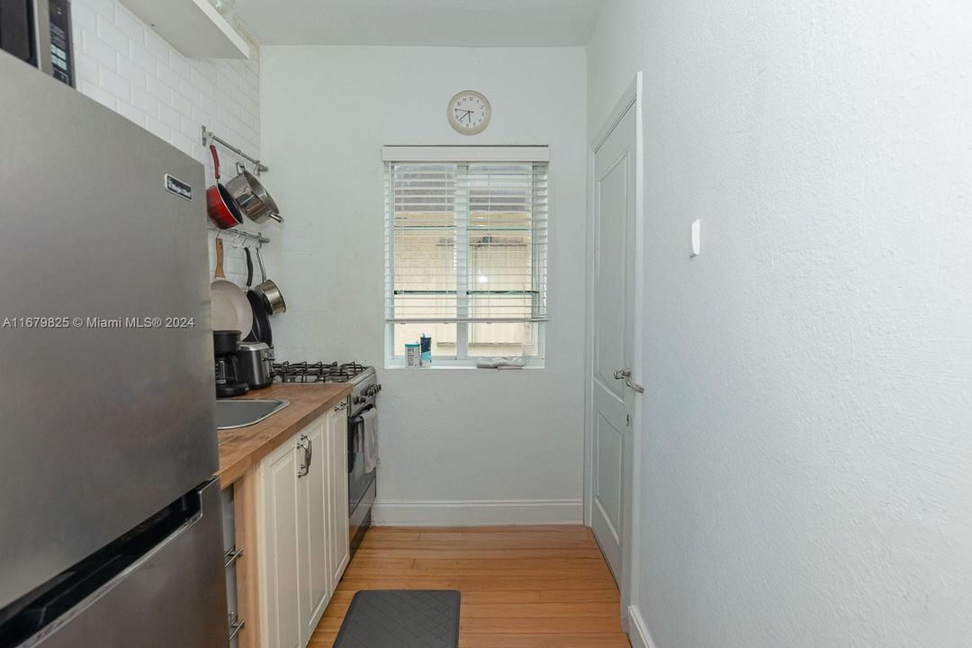 For Sale: $229,000 (1 beds, 1 baths, 429 Square Feet)