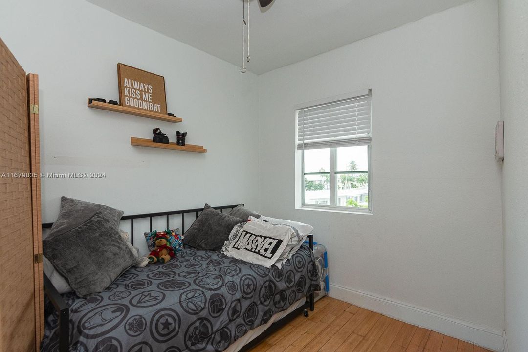 For Sale: $229,000 (1 beds, 1 baths, 429 Square Feet)