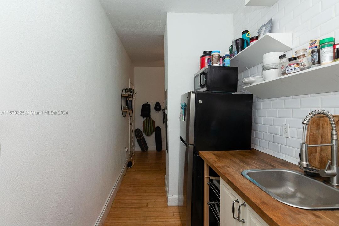 For Sale: $229,000 (1 beds, 1 baths, 429 Square Feet)