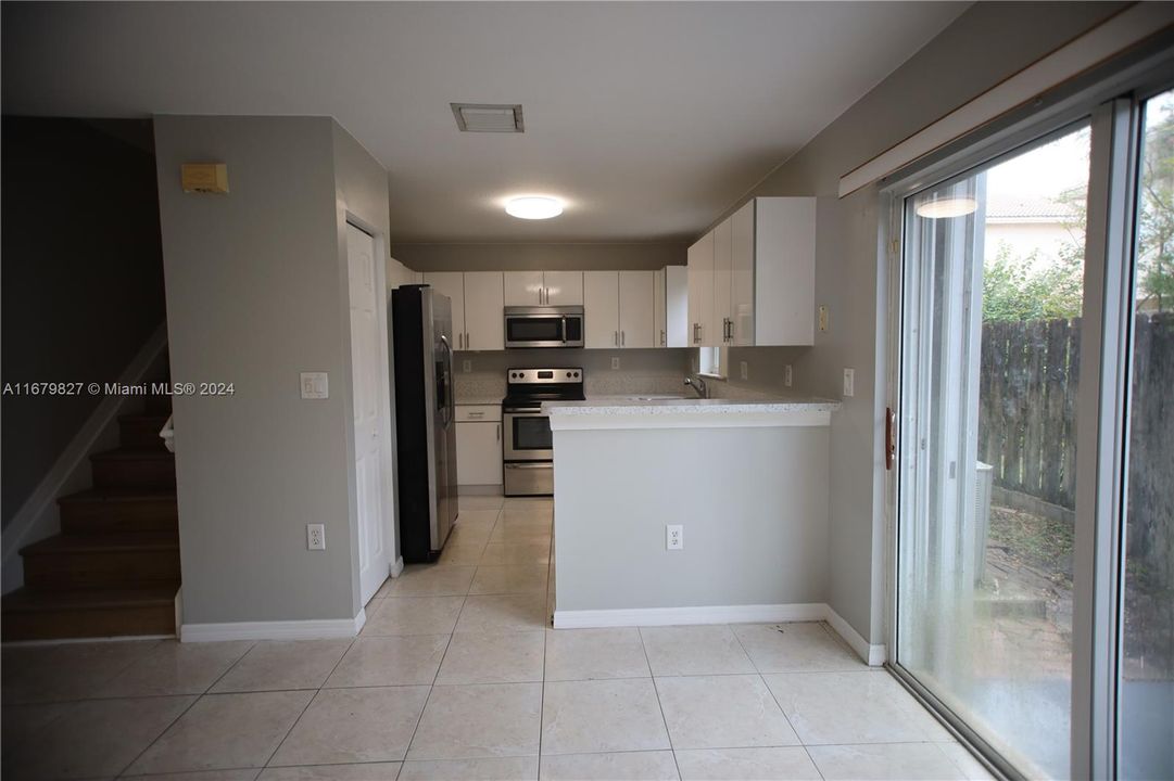 Active With Contract: $2,900 (2 beds, 2 baths, 1123 Square Feet)