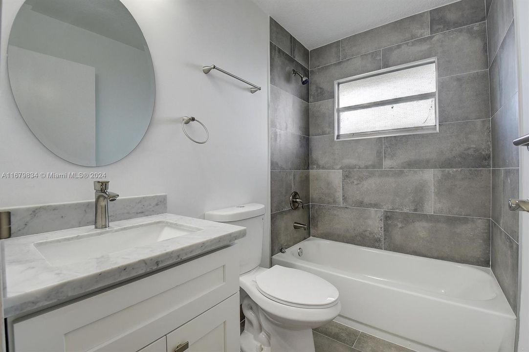 For Sale: $244,999 (2 beds, 2 baths, 880 Square Feet)