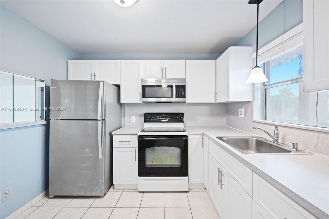 For Sale: $127,000 (1 beds, 1 baths, 750 Square Feet)