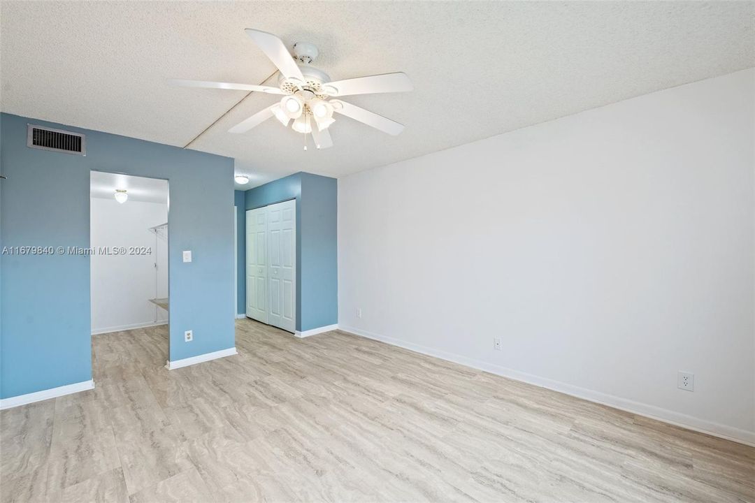 For Sale: $127,000 (1 beds, 1 baths, 750 Square Feet)