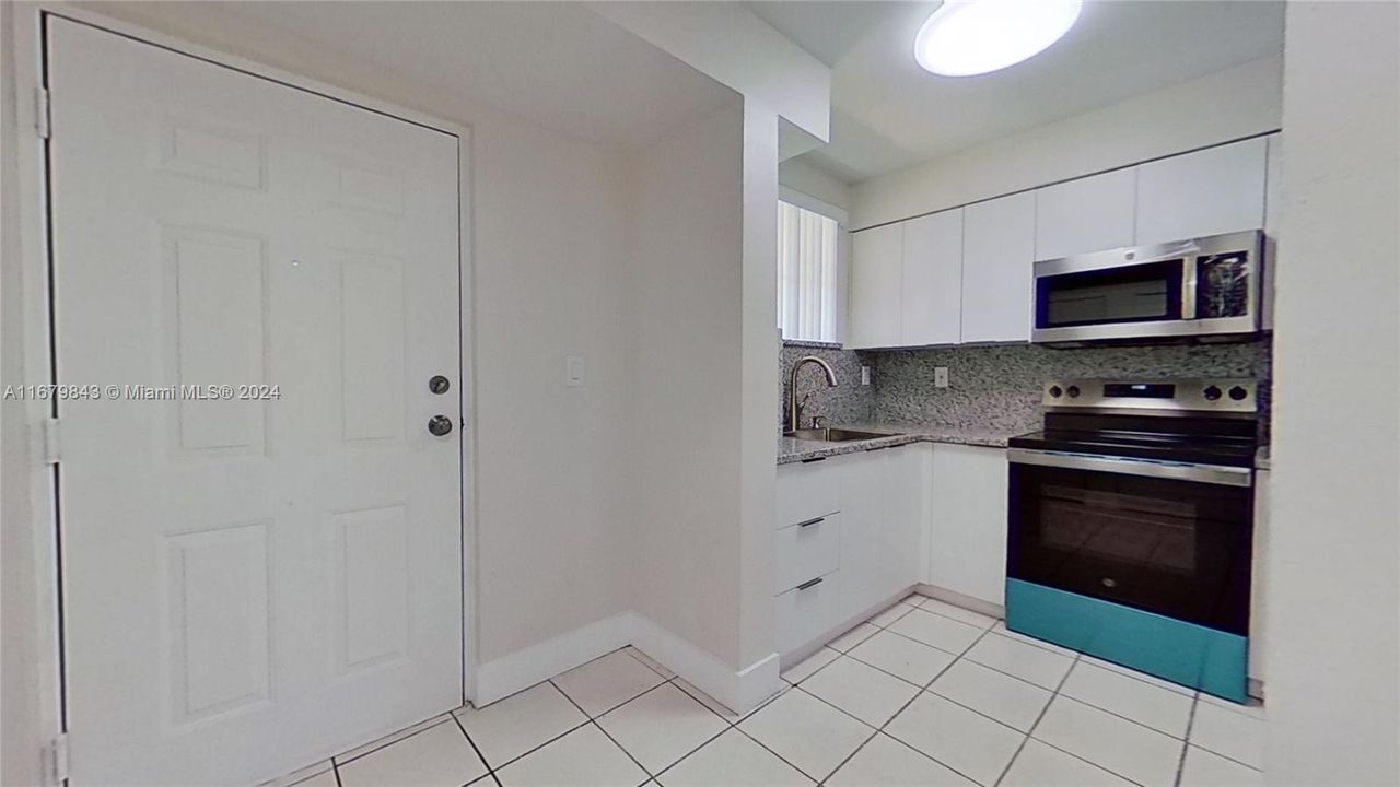 Active With Contract: $2,150 (2 beds, 2 baths, 912 Square Feet)