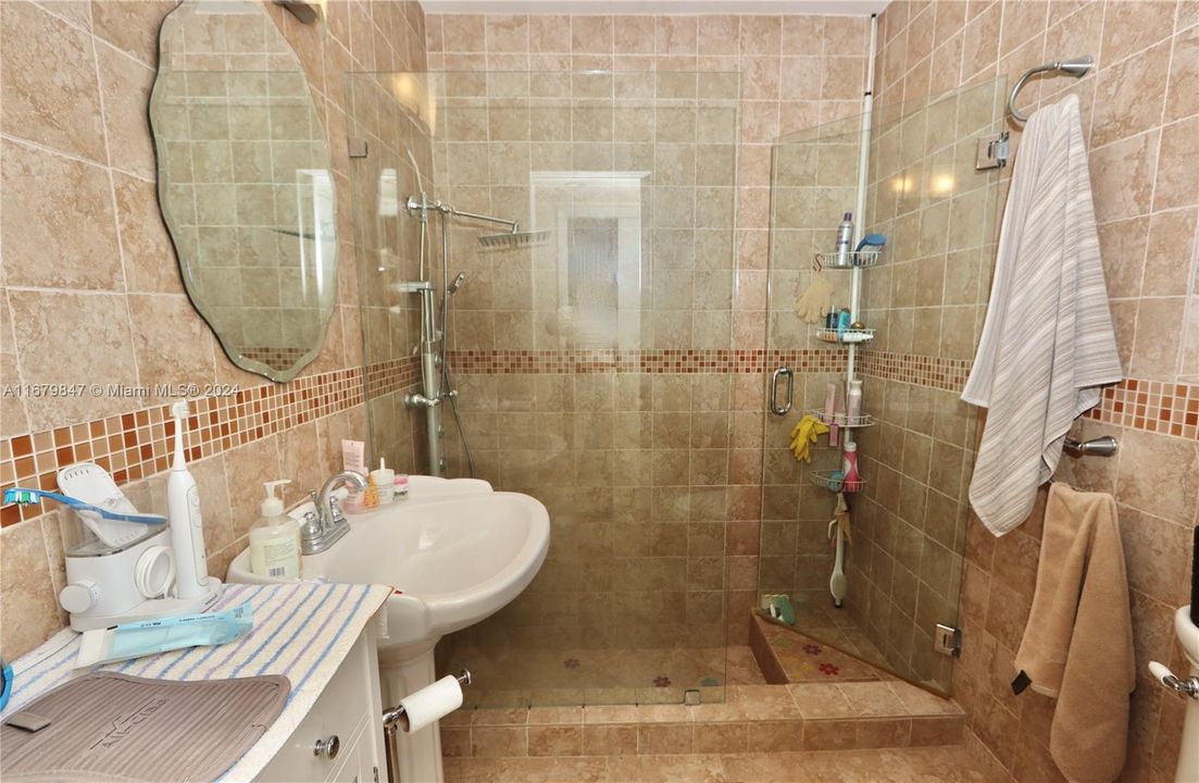 En Venta: $999,999 (4 camas, 3 baños, 0 Pies cuadrados)