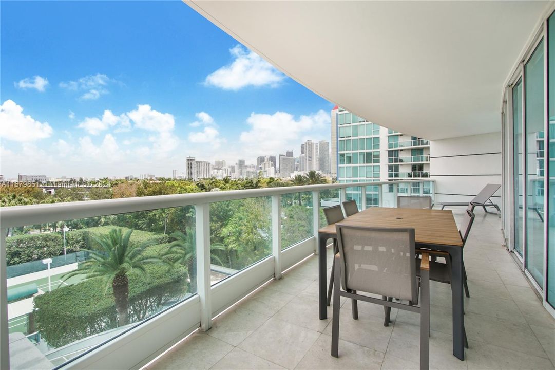 En Venta: $995,000 (2 camas, 2 baños, 1210 Pies cuadrados)