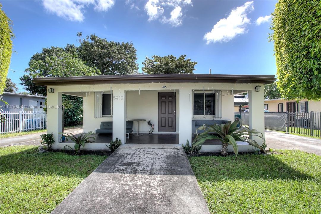 For Sale: $765,000 (3 beds, 2 baths, 1144 Square Feet)