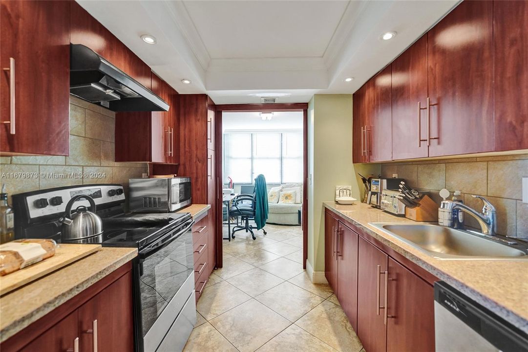 For Sale: $625,000 (2 beds, 2 baths, 1400 Square Feet)