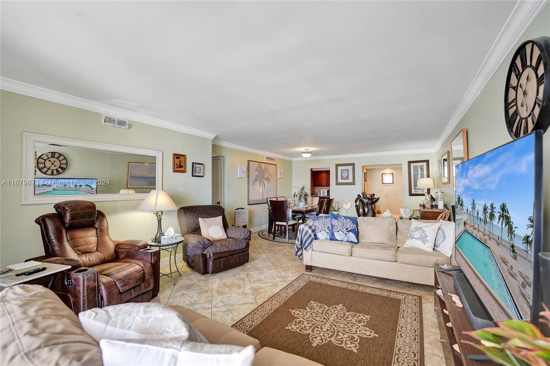 For Sale: $625,000 (2 beds, 2 baths, 1400 Square Feet)