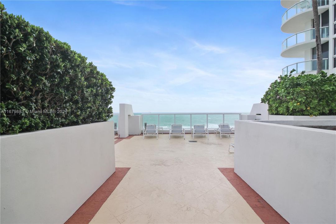 For Sale: $1,550,000 (2 beds, 2 baths, 1151 Square Feet)