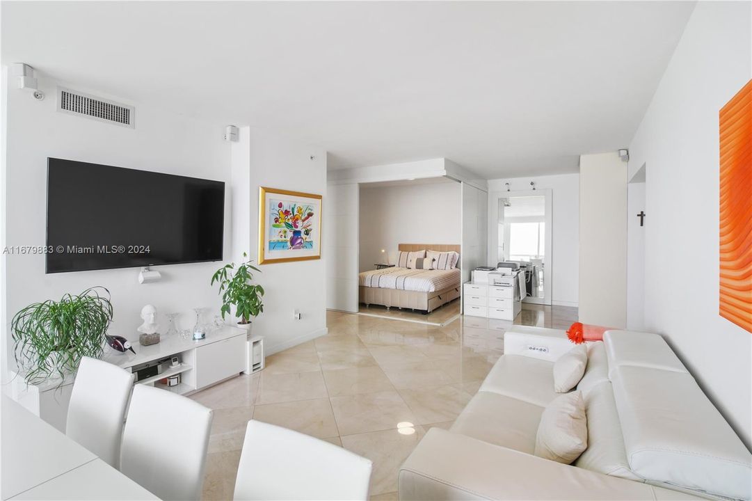 For Sale: $1,550,000 (2 beds, 2 baths, 1151 Square Feet)