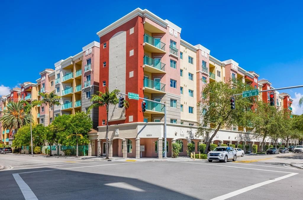 Active With Contract: $2,300 (1 beds, 1 baths, 720 Square Feet)