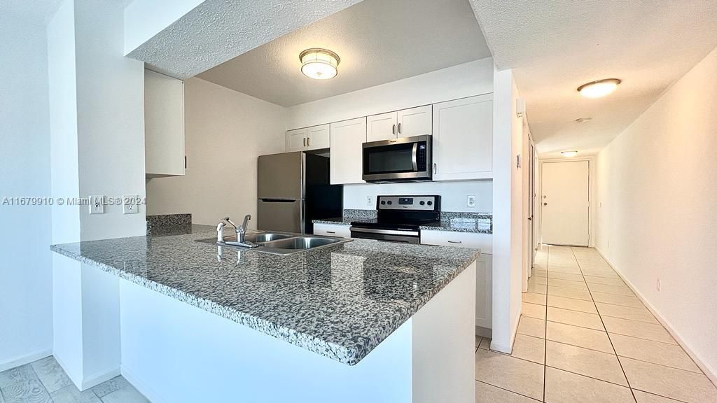 Active With Contract: $1,800 (1 beds, 1 baths, 502 Square Feet)