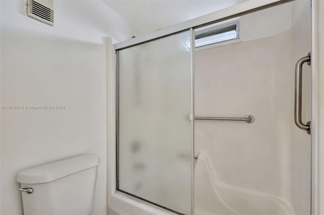 For Sale: $115,000 (1 beds, 1 baths, 758 Square Feet)