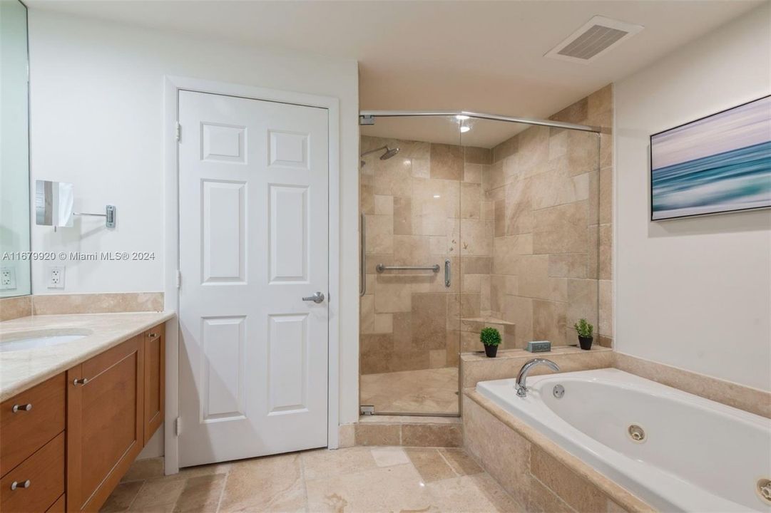 For Sale: $595,000 (1 beds, 1 baths, 1384 Square Feet)