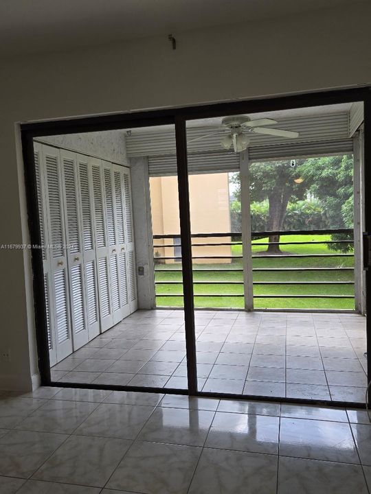 En Venta: $245,000 (2 camas, 2 baños, 979 Pies cuadrados)