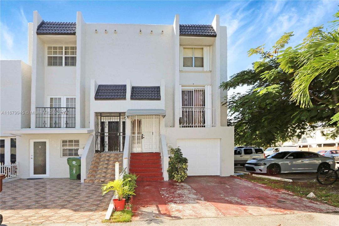 En Venta: $398,000 (4 camas, 3 baños, 2010 Pies cuadrados)