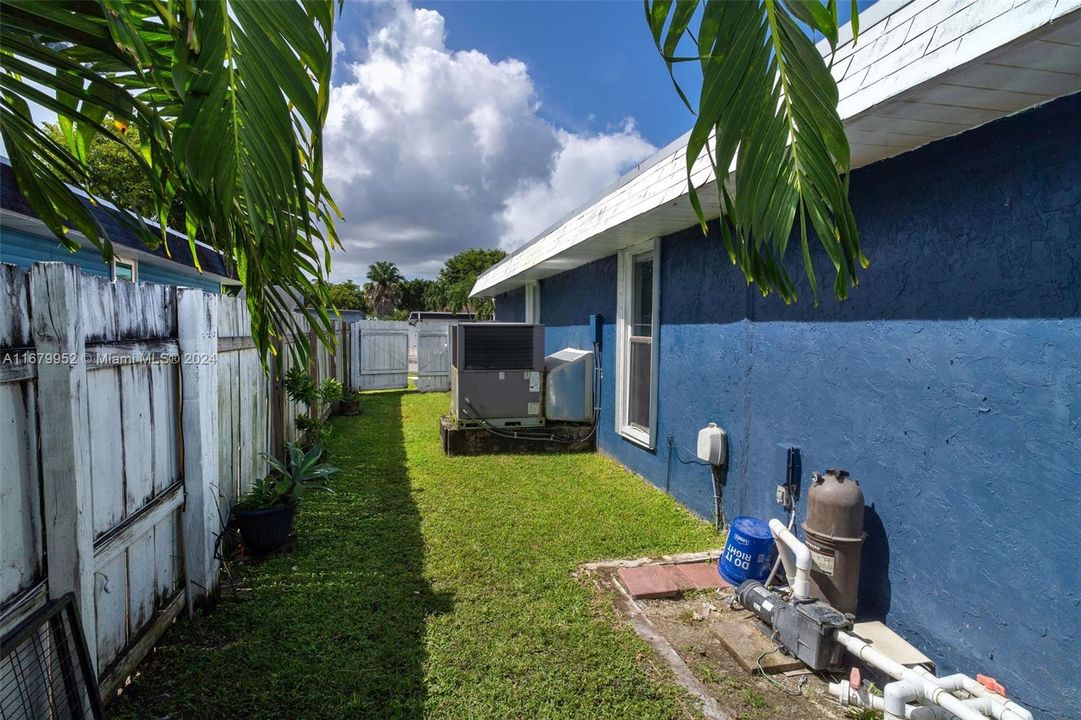 For Sale: $522,000 (3 beds, 2 baths, 1931 Square Feet)