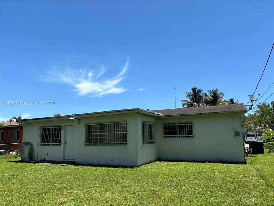 For Sale: $390,000 (3 beds, 2 baths, 1408 Square Feet)