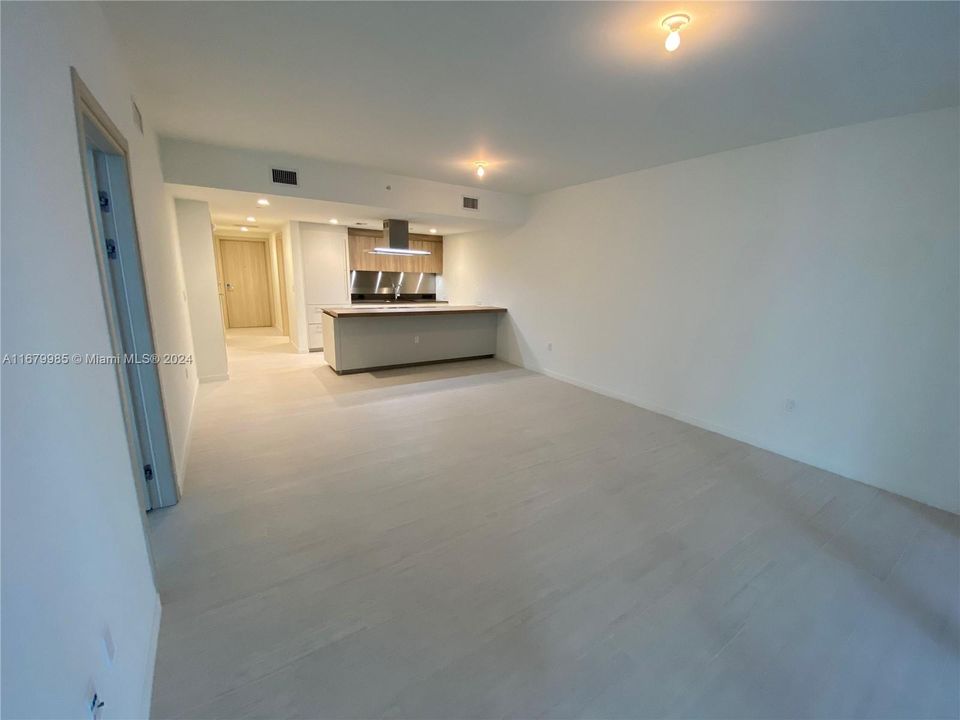 For Sale: $1,200,000 (1 beds, 2 baths, 1037 Square Feet)