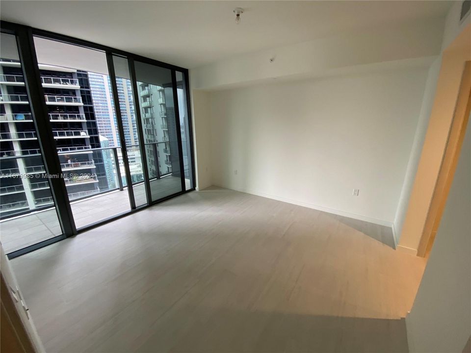 For Sale: $1,200,000 (1 beds, 2 baths, 1037 Square Feet)