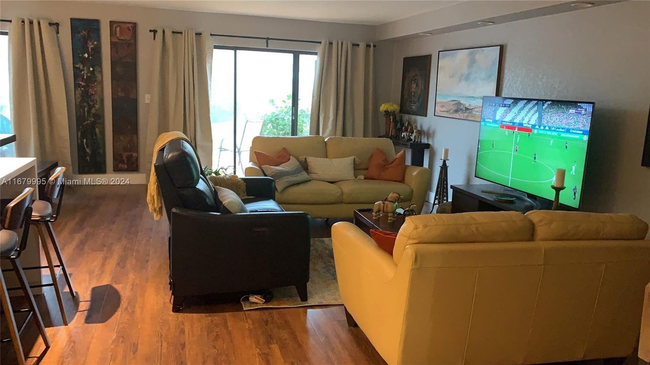 En Venta: $450,000 (3 camas, 3 baños, 2170 Pies cuadrados)