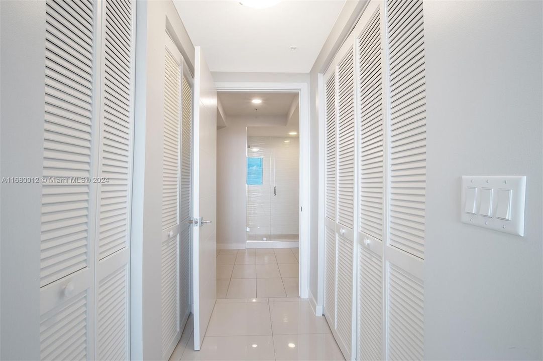 En Venta: $380,000 (1 camas, 2 baños, 989 Pies cuadrados)