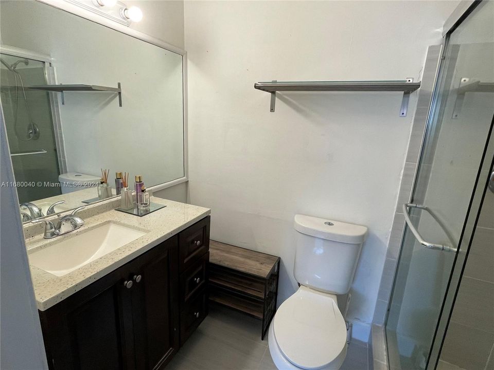 For Sale: $230,000 (2 beds, 2 baths, 879 Square Feet)