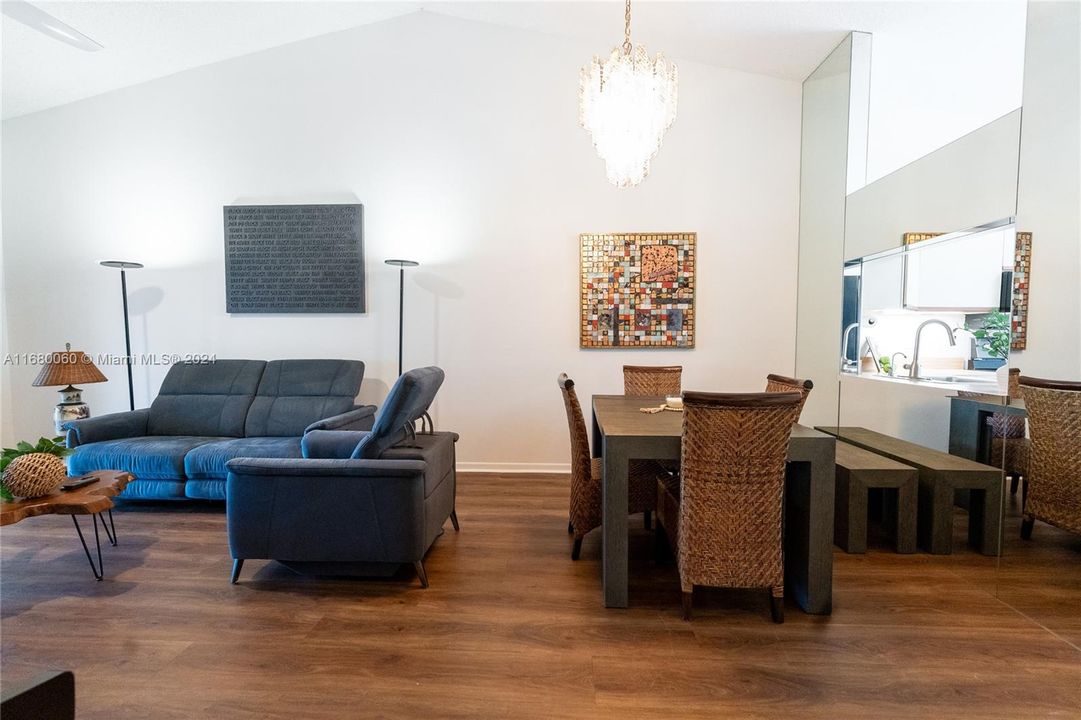 For Sale: $340,000 (2 beds, 2 baths, 1282 Square Feet)