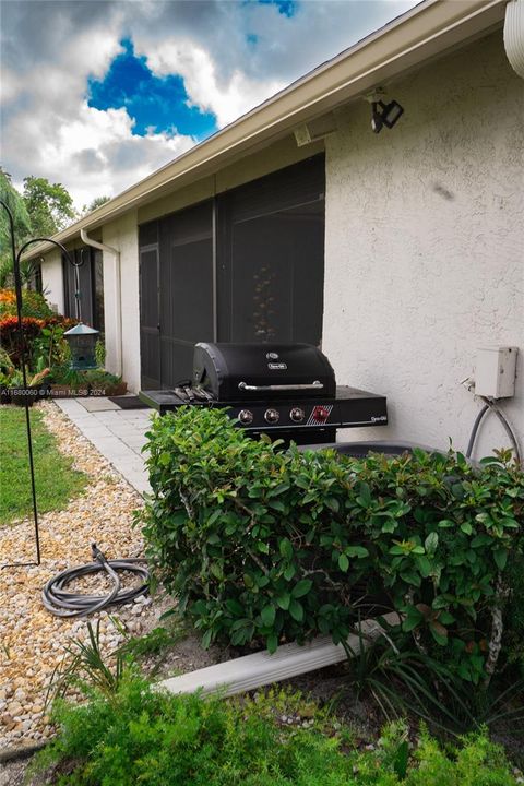 For Sale: $340,000 (2 beds, 2 baths, 1282 Square Feet)