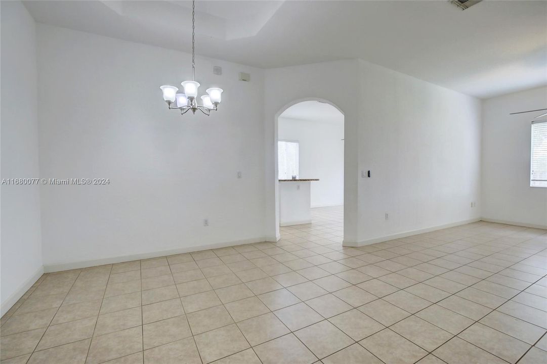 For Sale: $495,000 (3 beds, 2 baths, 1749 Square Feet)