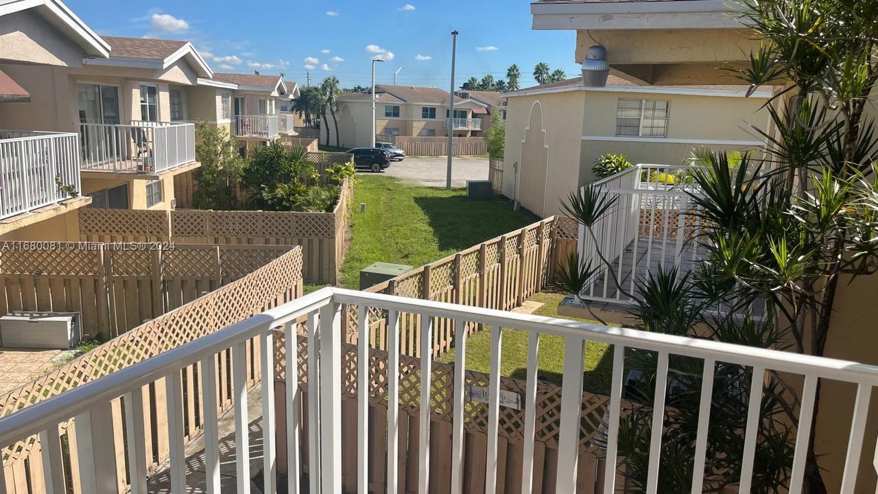 For Sale: $315,000 (2 beds, 2 baths, 1060 Square Feet)