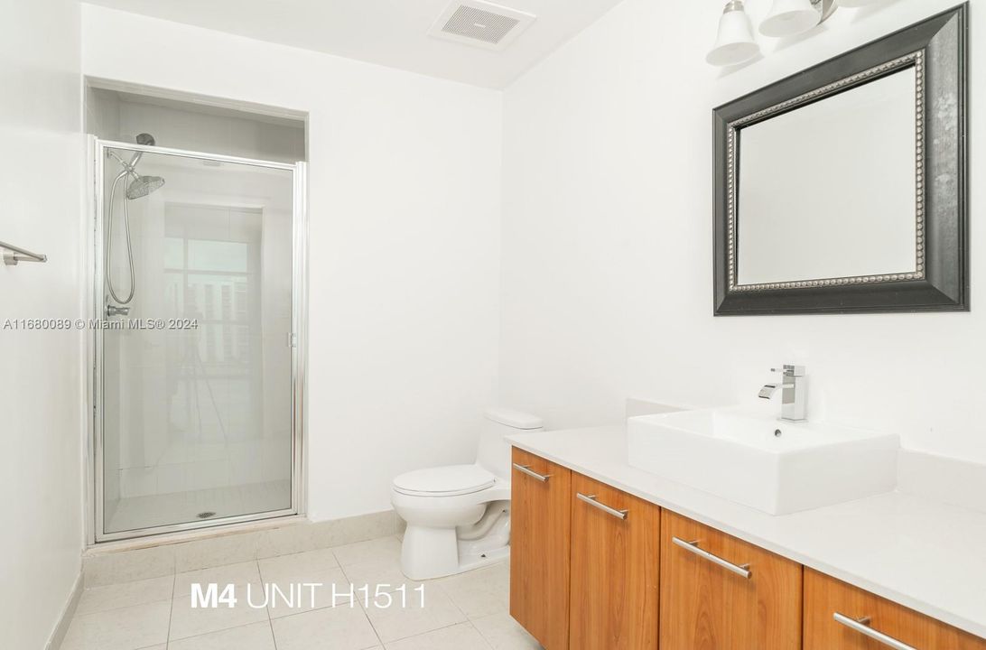 For Sale: $525,000 (1 beds, 1 baths, 761 Square Feet)