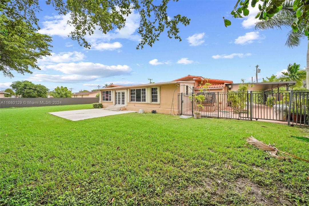 For Sale: $1,200,000 (3 beds, 3 baths, 4628 Square Feet)