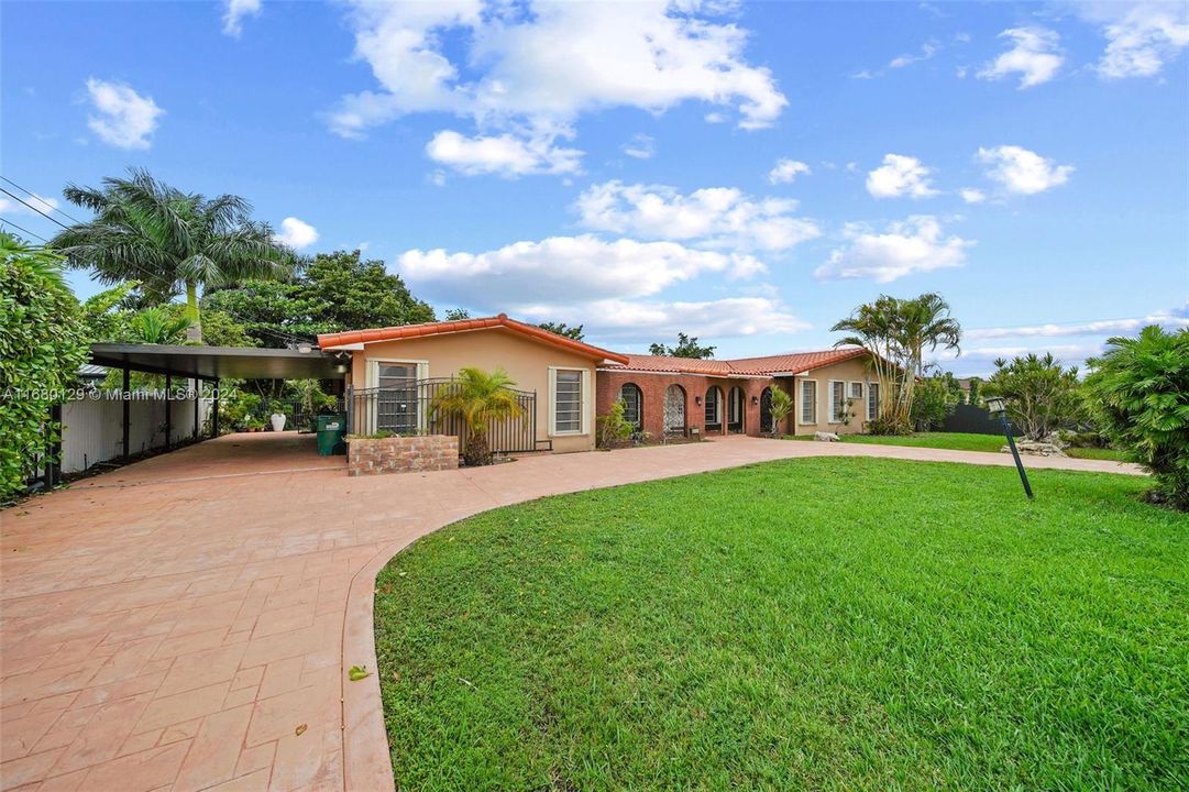 For Sale: $1,200,000 (3 beds, 3 baths, 4628 Square Feet)