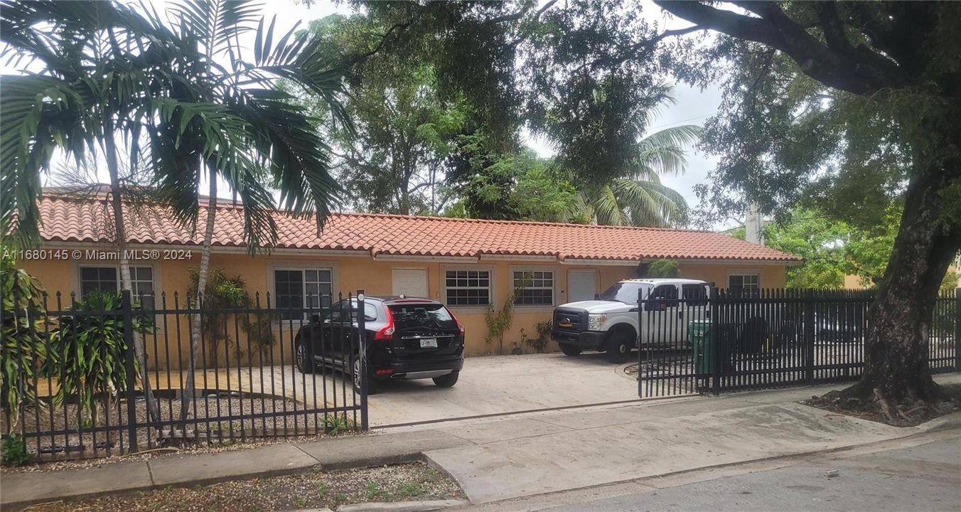 En Venta: $738,000 (0 camas, 0 baños, 1400 Pies cuadrados)