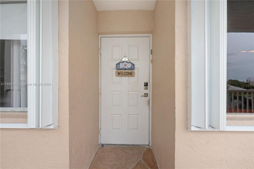 For Sale: $245,000 (2 beds, 2 baths, 1420 Square Feet)