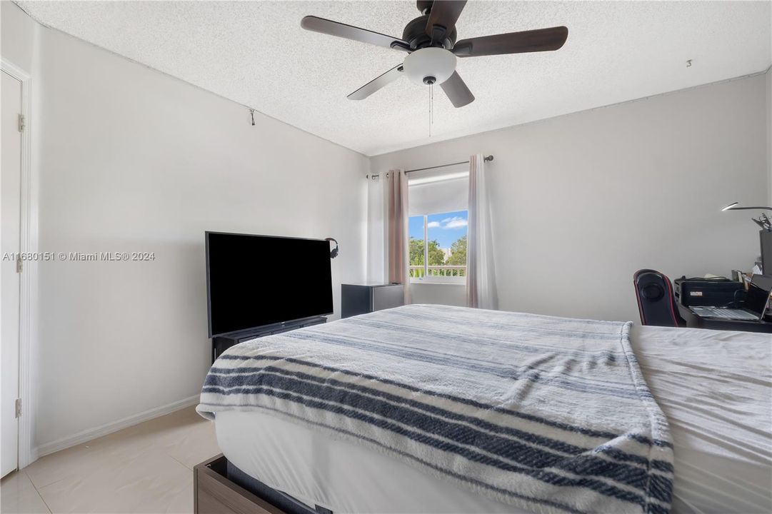 For Sale: $245,000 (2 beds, 2 baths, 1420 Square Feet)