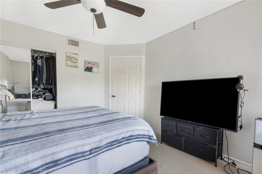 For Sale: $245,000 (2 beds, 2 baths, 1420 Square Feet)