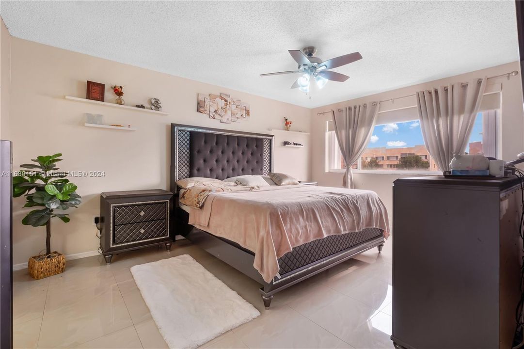 For Sale: $245,000 (2 beds, 2 baths, 1420 Square Feet)